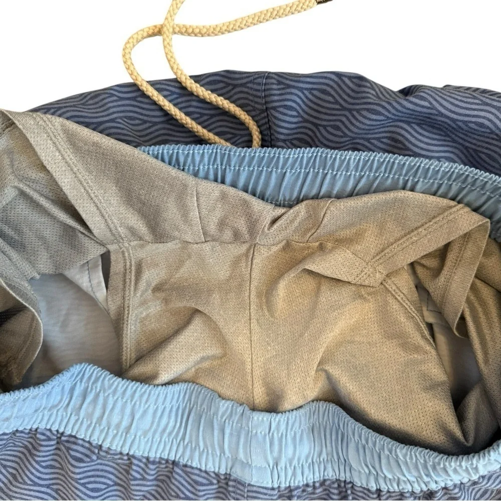 The Bayberry Blue Waves Stretch Swim Trunks size xxl in excellent condition